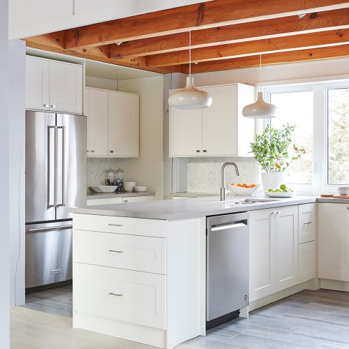 Contemporary Chalet: Kitchen